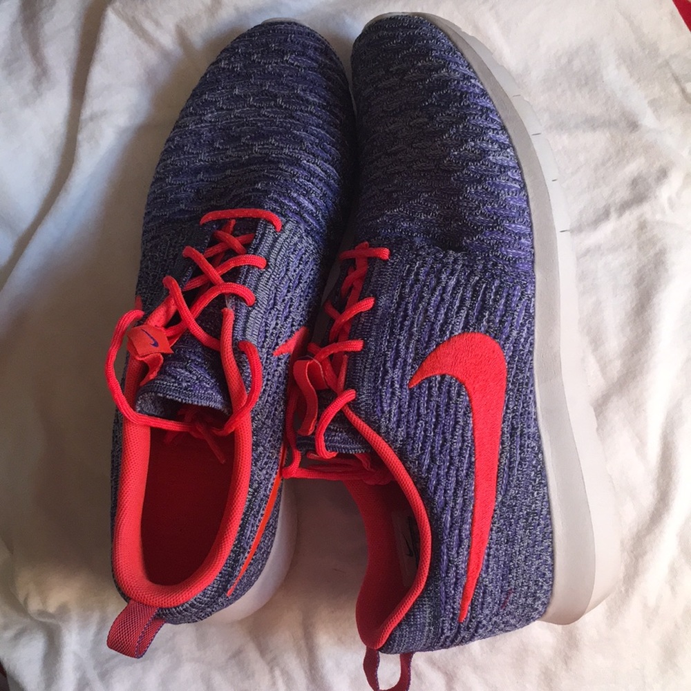Men’s size 9 Nike roshe sneakers